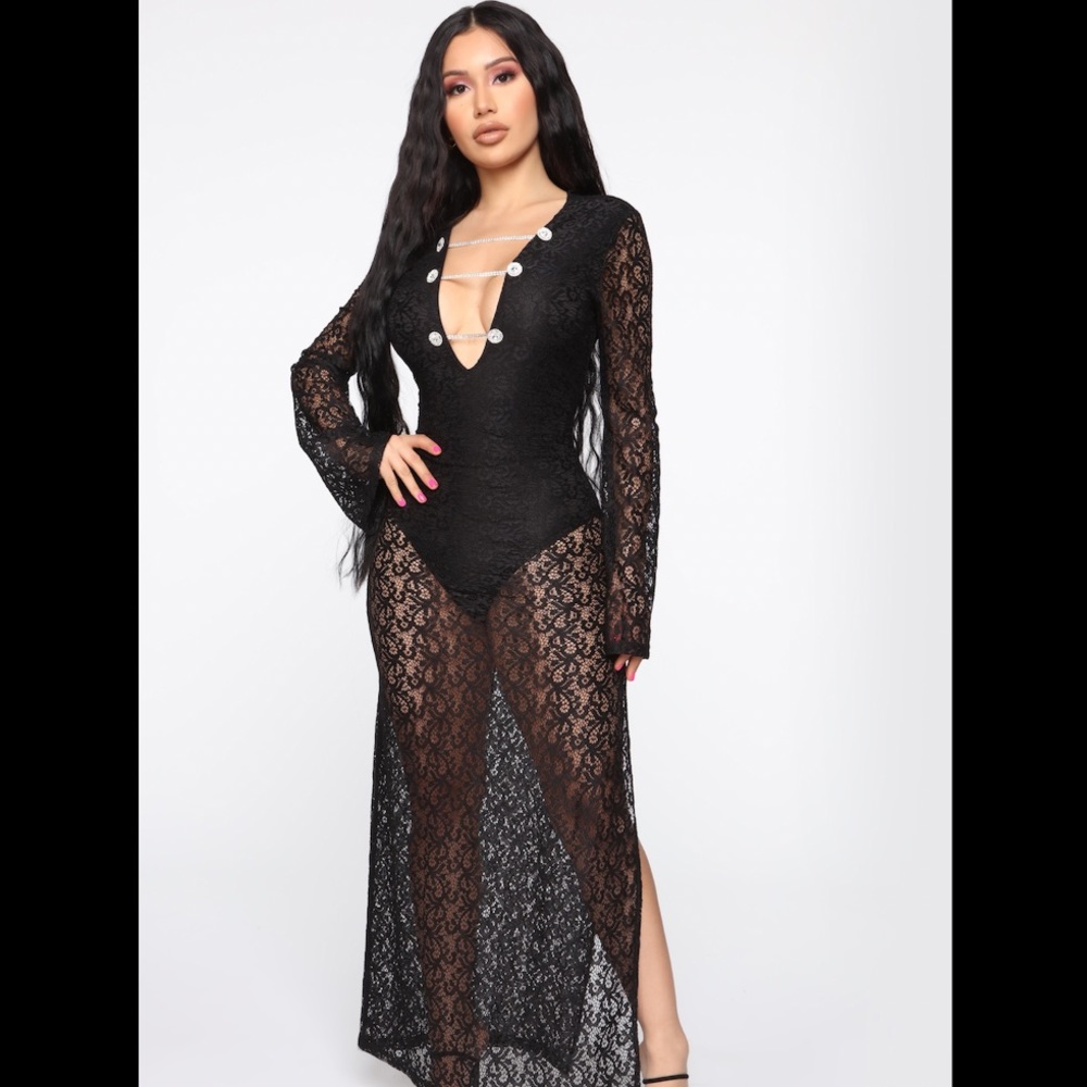 Lace in Love Maxi Dress 🖤